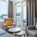 Godewindpark Deluxe-apartment 2-12 Mit Eigener E-ladesaeule In Der Tiefgarage Und Xl-strandkorb Am Appartement
