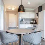 Godewindpark Deluxe-apartment 2-12 Mit Eigener E-ladesaeule In Der Tiefgarage Und Xl-strandkorb Am Appartement Lübeck